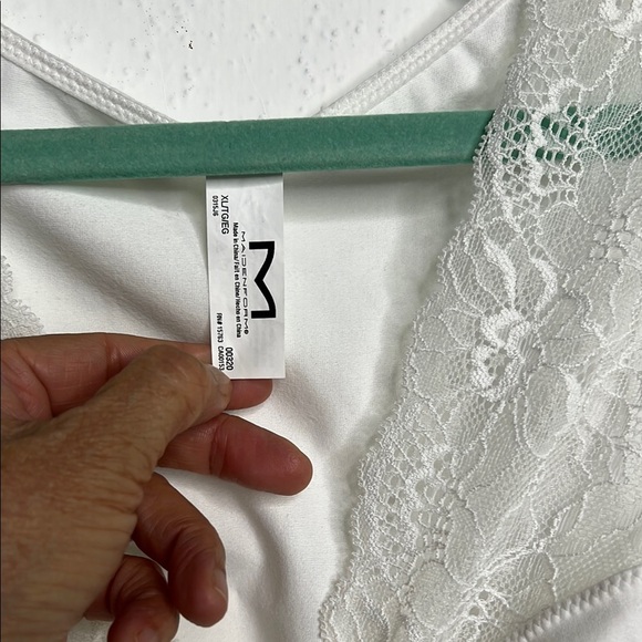 Maidenform White Shapewear V-Neck Top - Picture 4 of 5